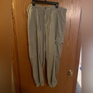POL Women's Casual Cargo Pants - Tan. New size 3X